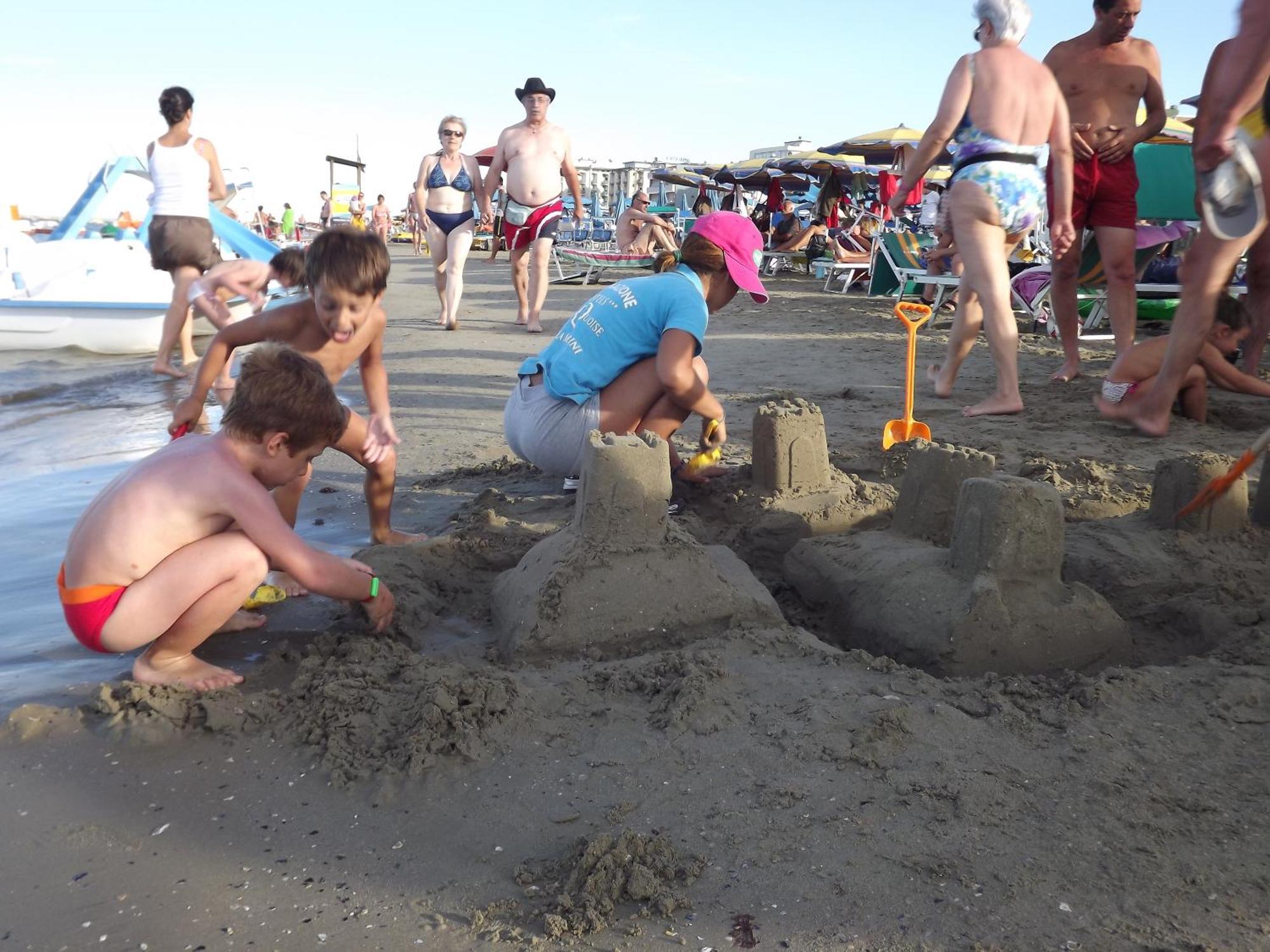 Hotel Atmosfere Beach Cesenatico Exterior photo